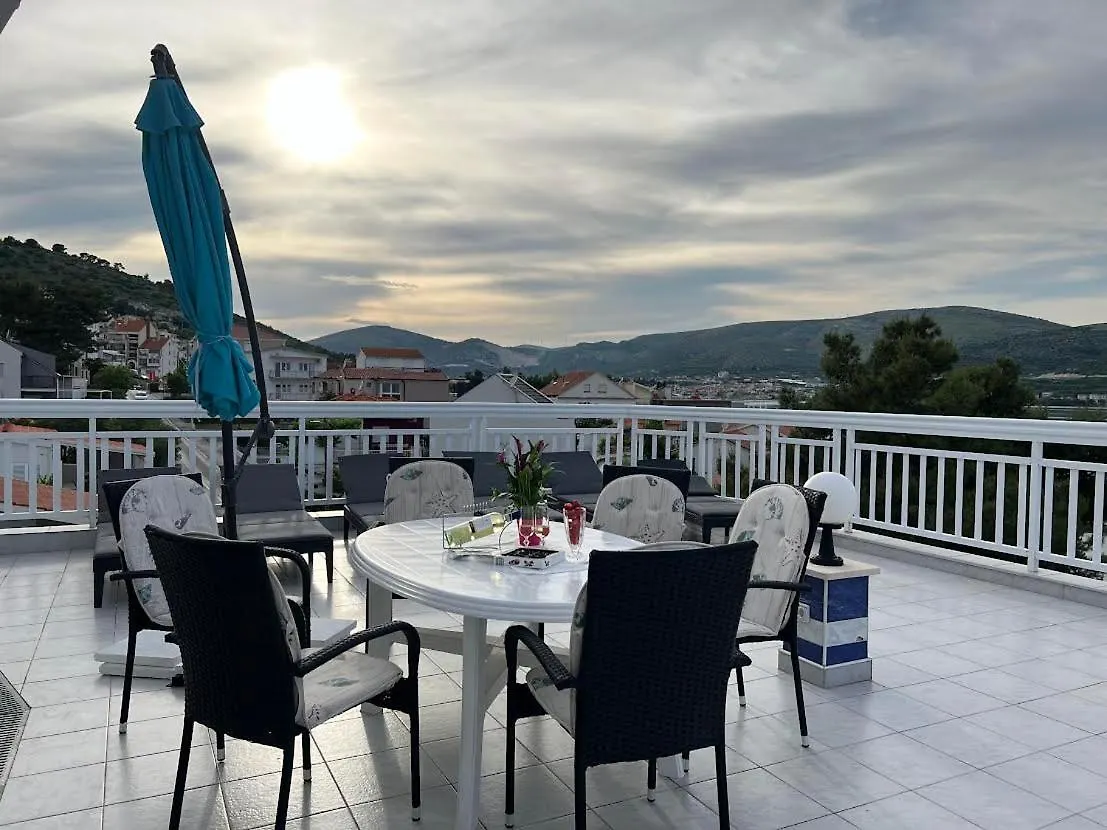 Lilac Apartments Trogir