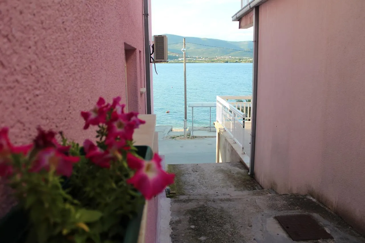 Lilac Apartments Trogir 3*,