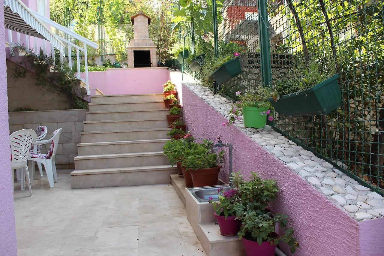 Lilac Apartments Trogir 3*,