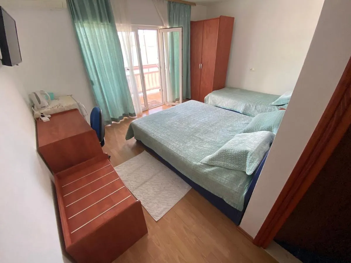 Lilac Apartments Trogir 3*,