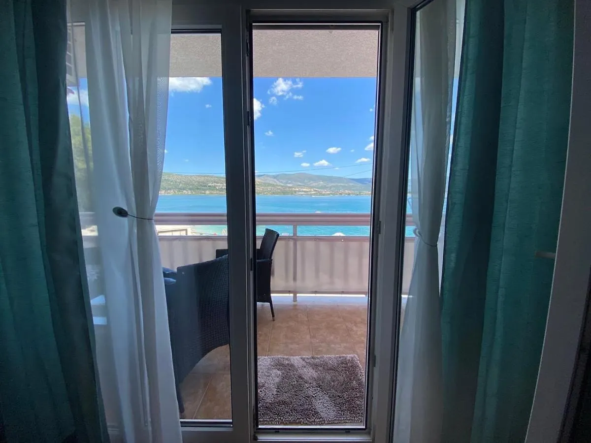 Lilac Apartments Trogir 3*,