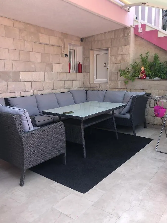 Lilac Apartments Trogir